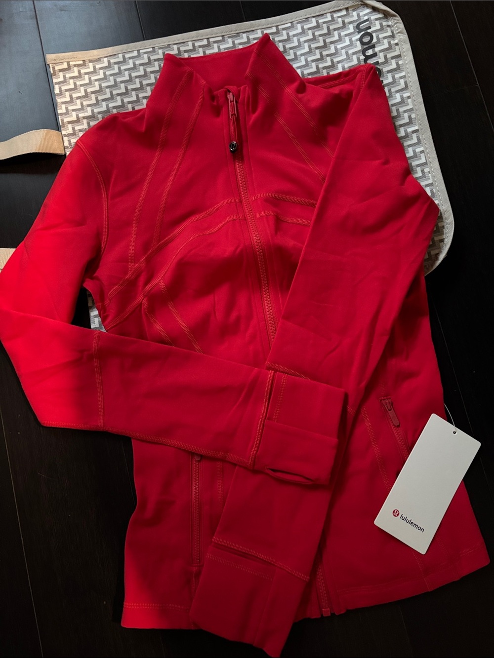 LULULEMON JACKET * LUON IN TRUE RED SZ 6,8 NWT